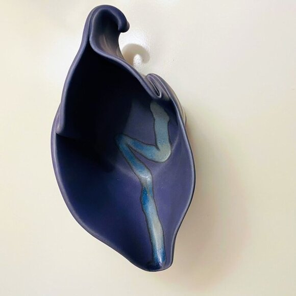 Hilborn Pottery Canada Pinched Periwinkle Art Pottery Gravy Boat Bowl - Picture 4 of 8